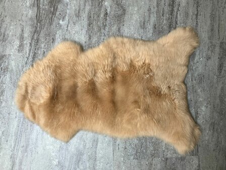 Schapenvacht 100% Echt &amp; Natuurlijk - Lichtbruin Middel lang Haar - 92 cm
