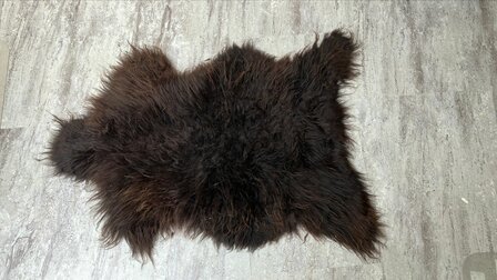 Schapenvacht 100% Echt &amp; Natuurlijk - Donkerbruin Lang Haar - 106 cm