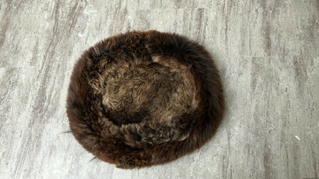 Schapenvacht 100% Echt &amp; Natuurlijk - Hondenmand Kattenmand - Donkerbruin 60-70 cm
