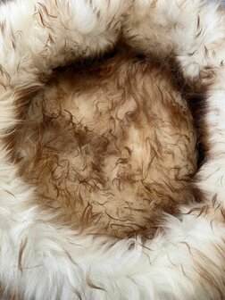 Schapenvacht 100% Echt &amp; Natuurlijk - Cr&egrave;me Bruin 60-70 cm - Hondenmand Kattenmand