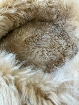 Schapenvacht 100% Echt &amp; Natuurlijk - Lichtbruin 60-70 cm - Hondenmand Kattenmand