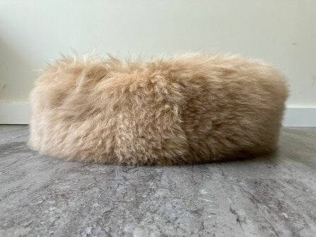 Schapenvacht 100% Echt &amp; Natuurlijk - Lichtbruin 60-70 cm - Hondenmand Kattenmand