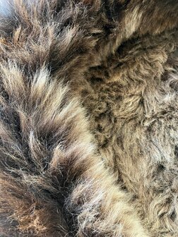 Schapenvacht 100% Echt &amp; Natuurlijk - Donkerbruin 60-70 cm - Hondenmand Kattenmand