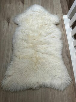 Schapenvacht 100% Echt &amp; Natuurlijk - Wit Middel lang Haar - 110 cm