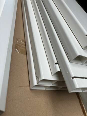 Werpkist 100x100x46 cm met Uitloopren - Gebruikssporen  en schade