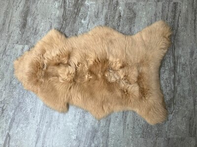 Schapenvacht 100% Echt & Natuurlijk - Lichtbruin Middel lang Haar - 94 cm